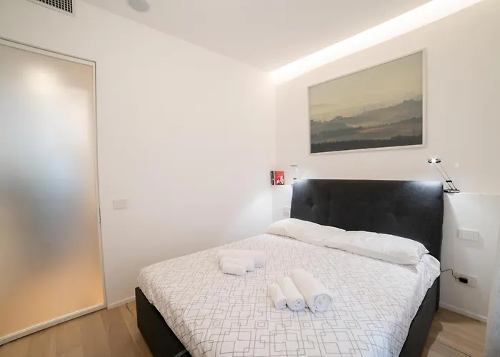 Navigli-Centro-Università, Amazing New Apartment